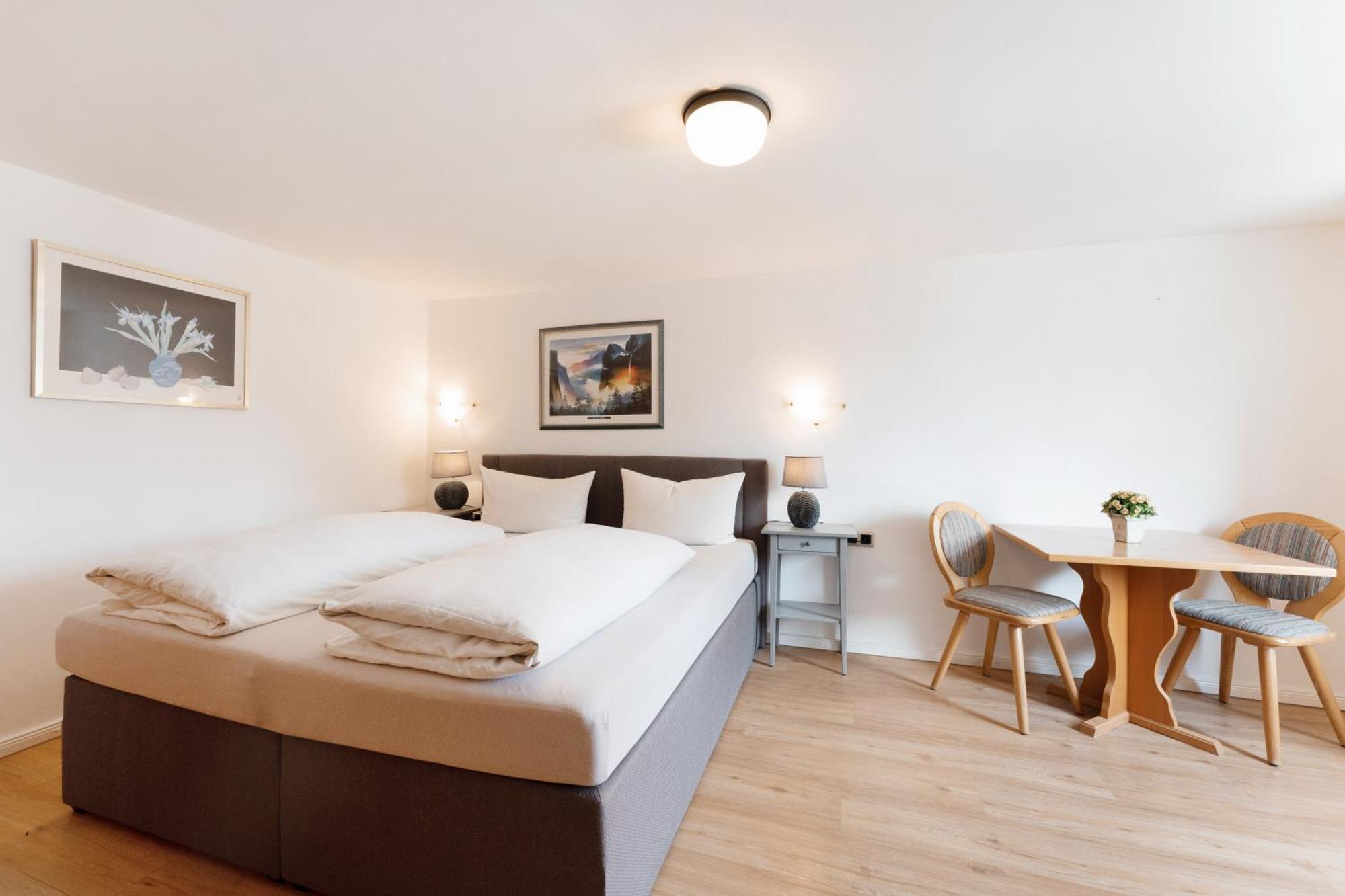 Hotel Garni "Zum Engel" Oberguenzburg Екстериор снимка