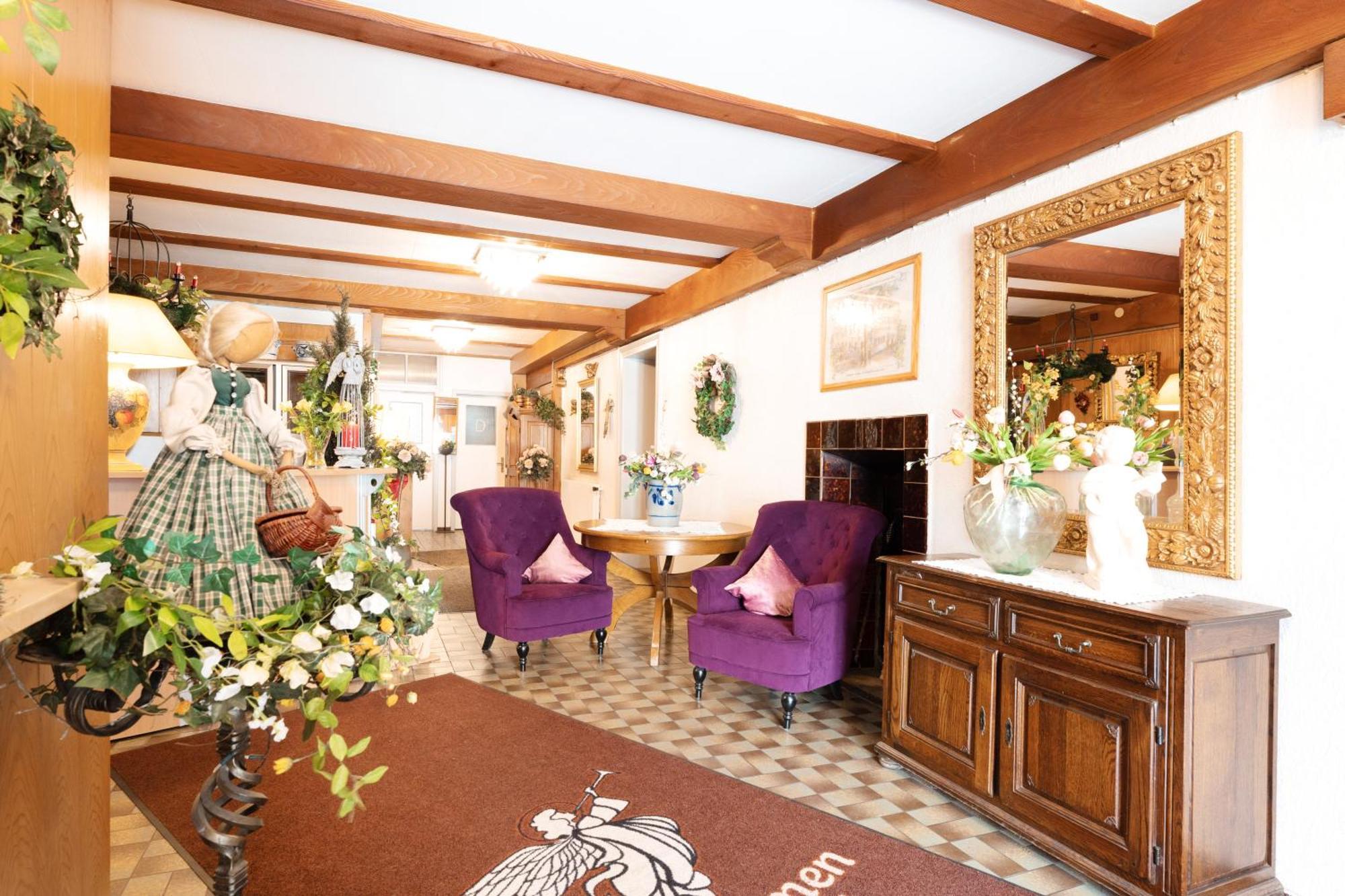 Hotel Garni "Zum Engel" Oberguenzburg Екстериор снимка